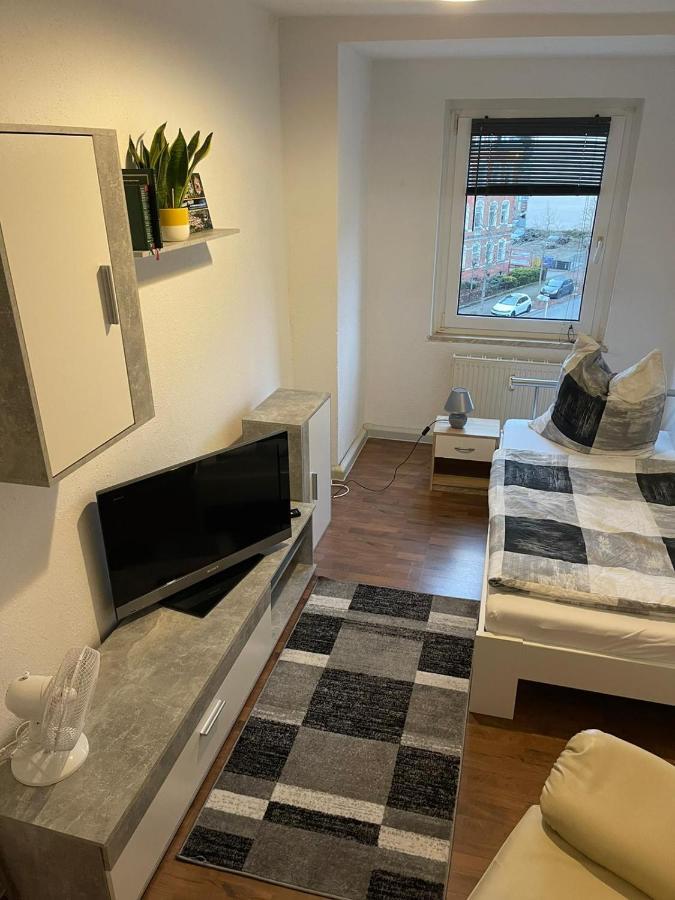 Kleine Wohnung Fuer Monteure Und Dienstreisen Цвиккау Экстерьер фото