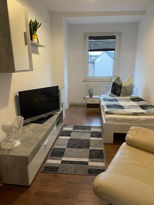 Kleine Wohnung Fuer Monteure Und Dienstreisen Цвиккау Экстерьер фото