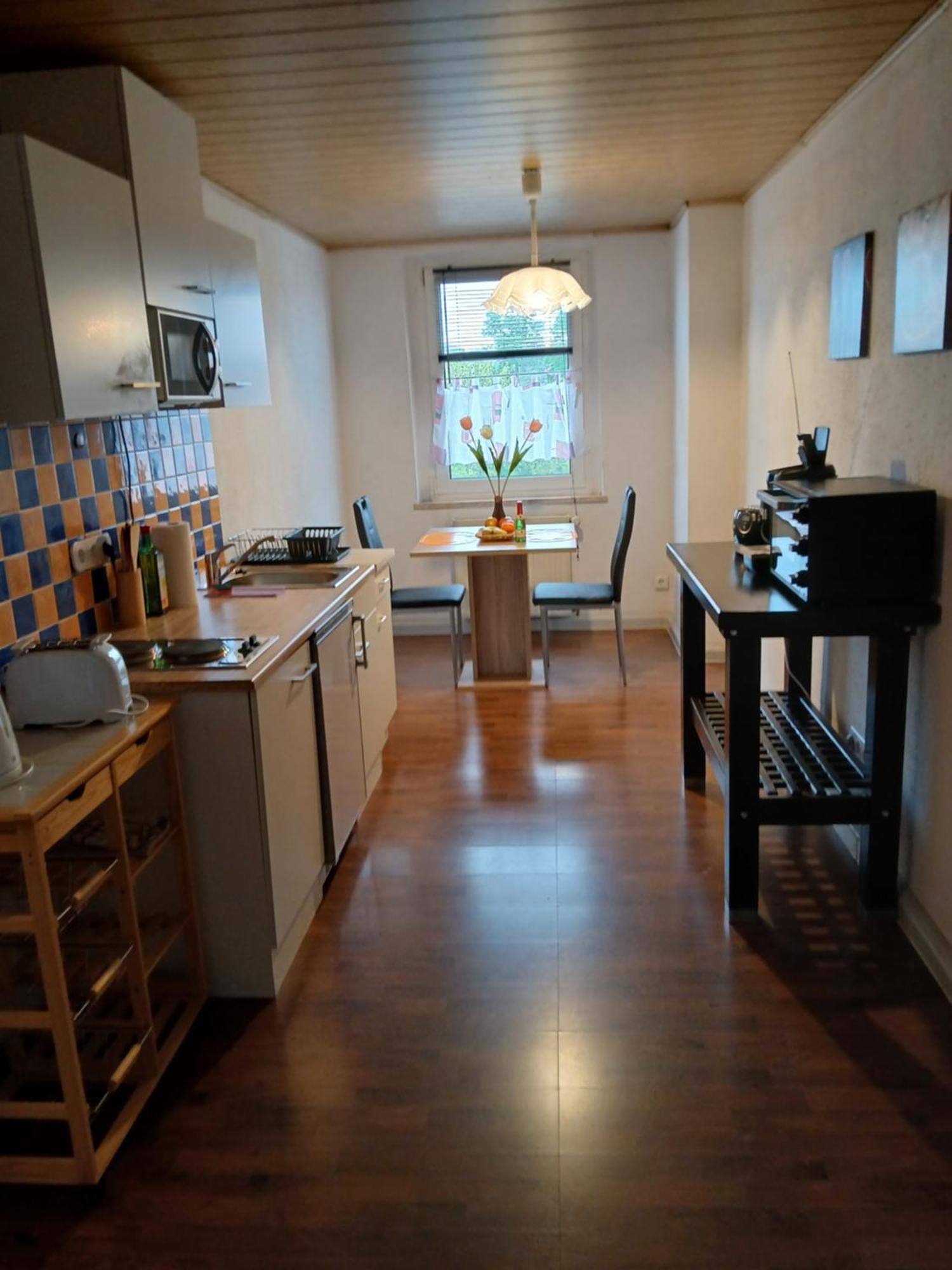 Kleine Wohnung Fuer Monteure Und Dienstreisen Цвиккау Экстерьер фото