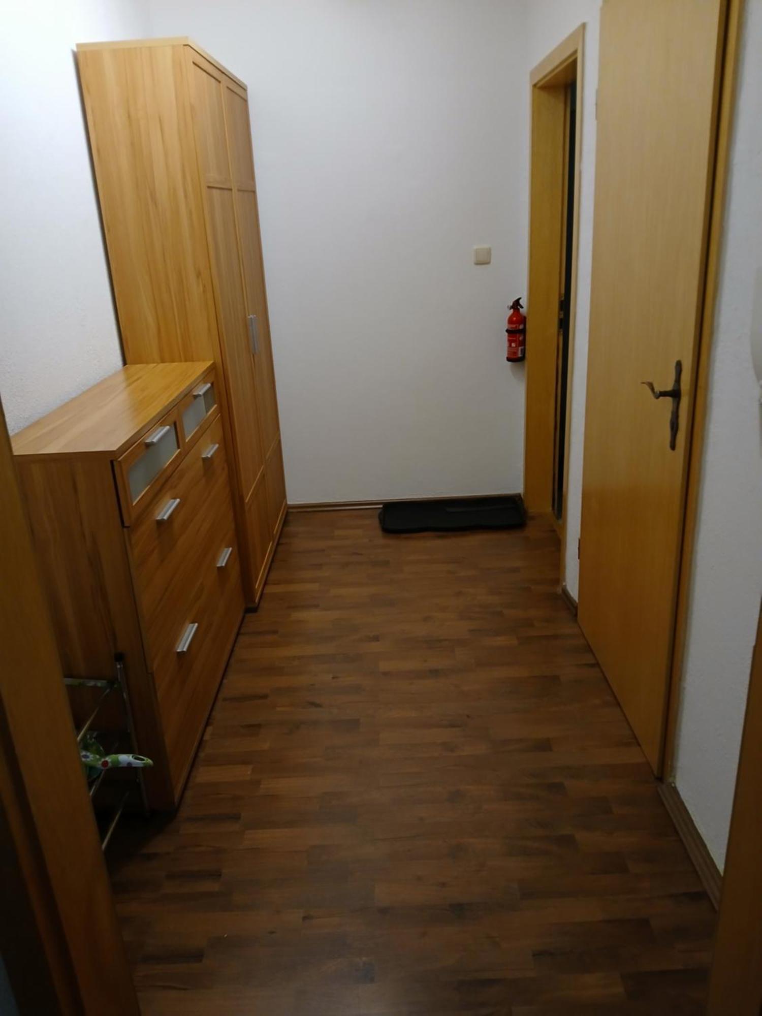 Kleine Wohnung Fuer Monteure Und Dienstreisen Цвиккау Экстерьер фото